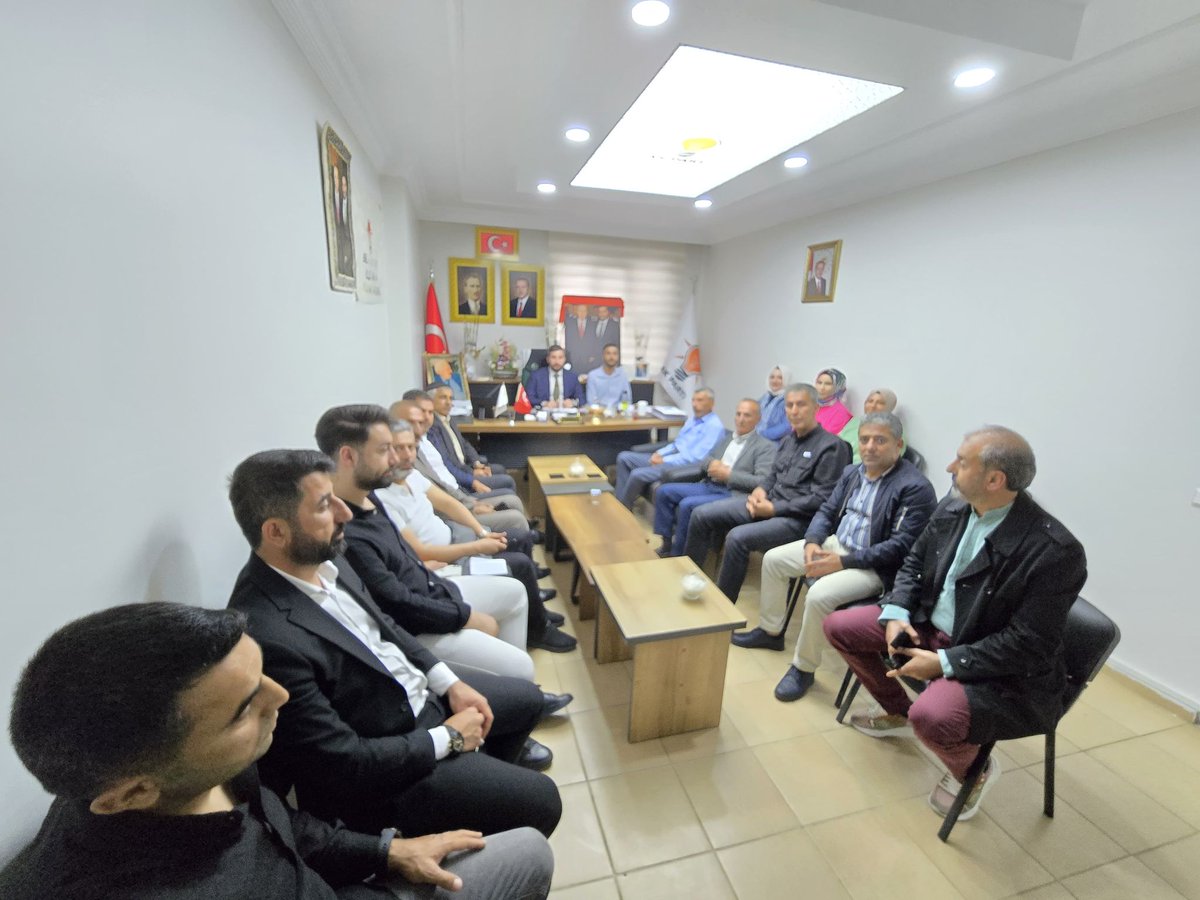 İlçe başkanimiz sayın volkan Karadeniz riyasetinde, gençlik kolları başkanımız sayın İsmail Bağcınin katılımıyla ana kademe yönetim ve yürütme kurulu toplantımızı gerçekleştirdik.