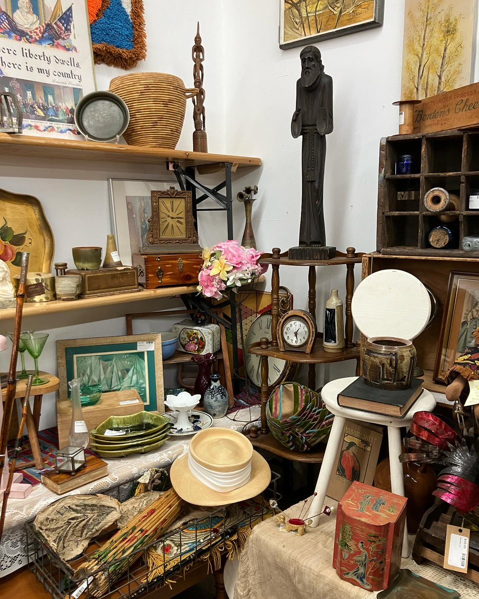 VisitOceanside's tweet image. You’ll Always find something O’riginal to take home at Oceanside Antiques &amp;amp; Collectibles! @osideoac 🕰️💎 60+ vendors, vintage gems, and an in-house jeweler to top it off. Voted @CoastNews Best Antique Mall of North County 2024! #alwaysoriginal