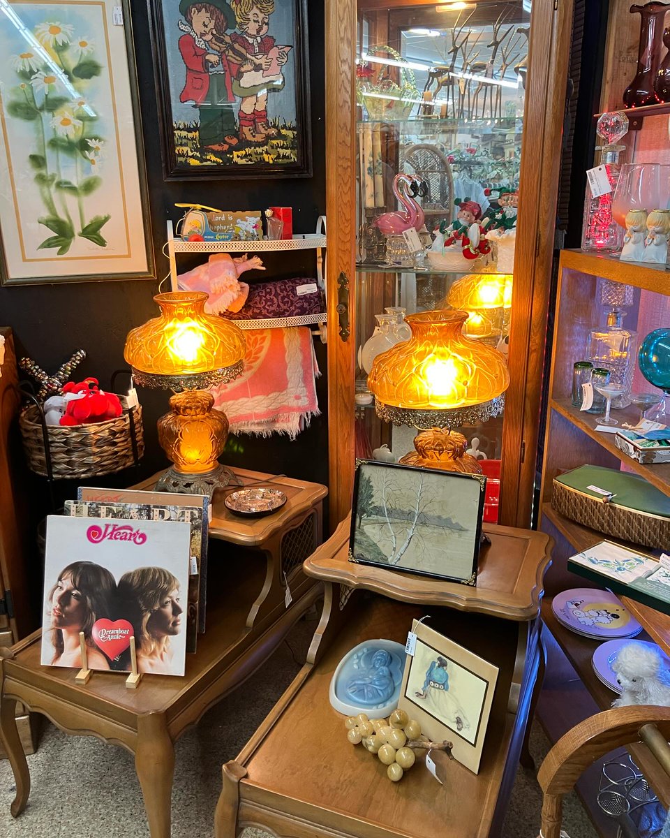 VisitOceanside's tweet image. You’ll Always find something O’riginal to take home at Oceanside Antiques &amp;amp; Collectibles! @osideoac 🕰️💎 60+ vendors, vintage gems, and an in-house jeweler to top it off. Voted @CoastNews Best Antique Mall of North County 2024! #alwaysoriginal