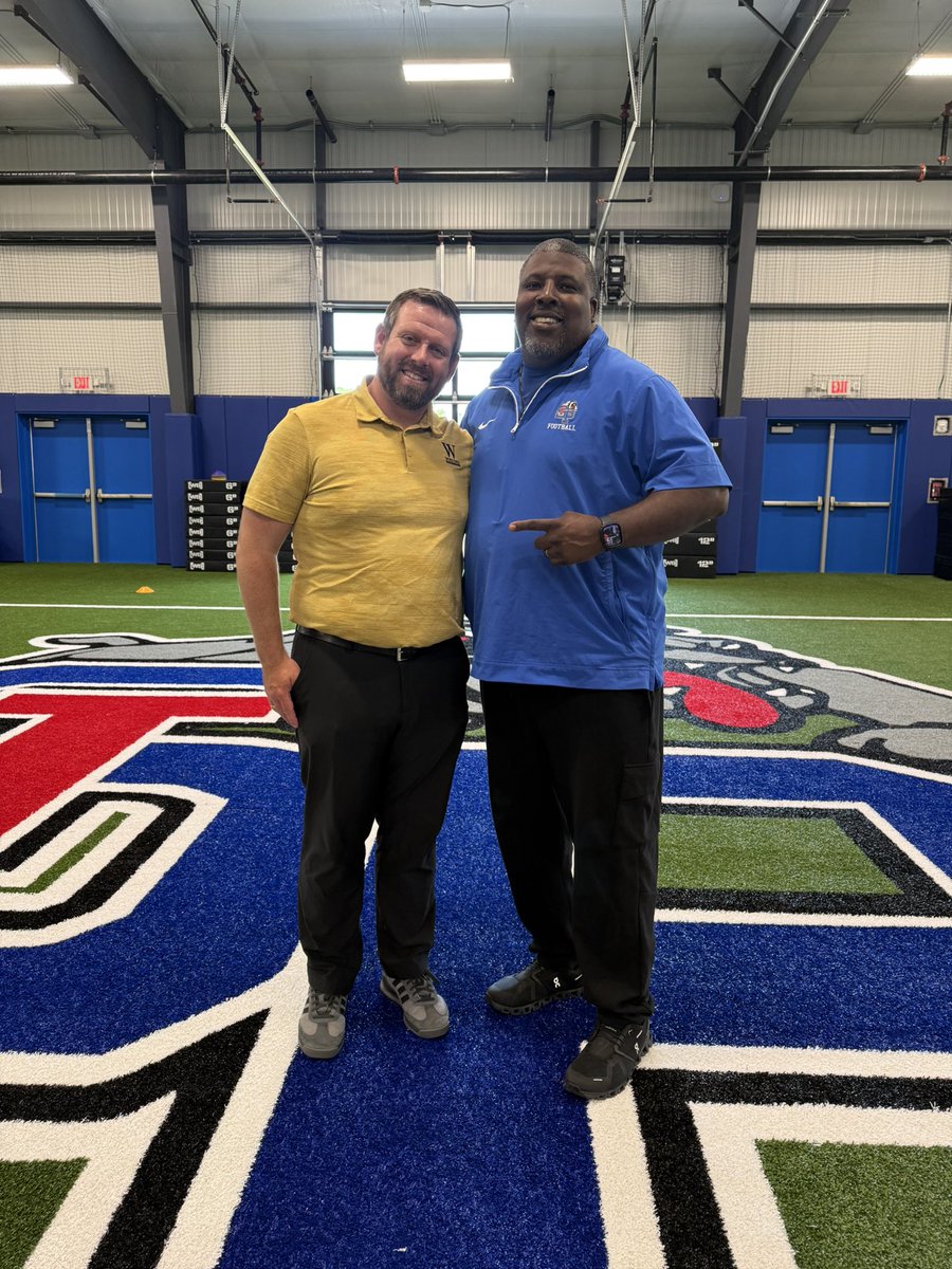 Thanks <a href="/FBCoach_Collins/">Peter Collins</a> from <a href="/Wofford_FB/">Wofford Football</a> for stopping by #TheDawgHouse today to check out our guys.
