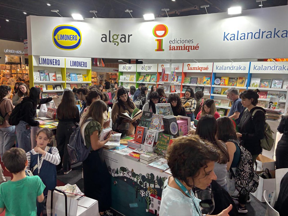 ediciones iamiqué (@_iamique_) on Twitter photo ¿Ya nos visitaste? Te esperamos en el PAB. AMARILLO, STAND 1714, con muchas novedades y todos los curiosos, originales, bellos títulos de 📙#iamiqué 📘 <a href="/KalandrakaEdit/">Kalandraka Editora</a> 📗<a href="/algareditorial/">Algar Editorial</a> 📕<a href="/f__pimentel/">fulgencio pimentel</a> 📔#Limonero
💛📖 24/4 a 12/5
💛📖 La Rural
💛📖 <a href="/ferialibro/">Feria del Libro</a> #FILBuenosAires ¿Ya nos visitaste? Te esperamos en el PAB. AMARILLO, STAND 1714, con muchas novedades y todos los curiosos, originales, bellos títulos de 📙#iamiqué 📘 <a href="/KalandrakaEdit/">Kalandraka Editora</a> 📗<a href="/algareditorial/">Algar Editorial</a> 📕<a href="/f__pimentel/">fulgencio pimentel</a> 📔#Limonero
💛📖 24/4 a 12/5
💛📖 La Rural
💛📖 <a href="/ferialibro/">Feria del Libro</a> #FILBuenosAires