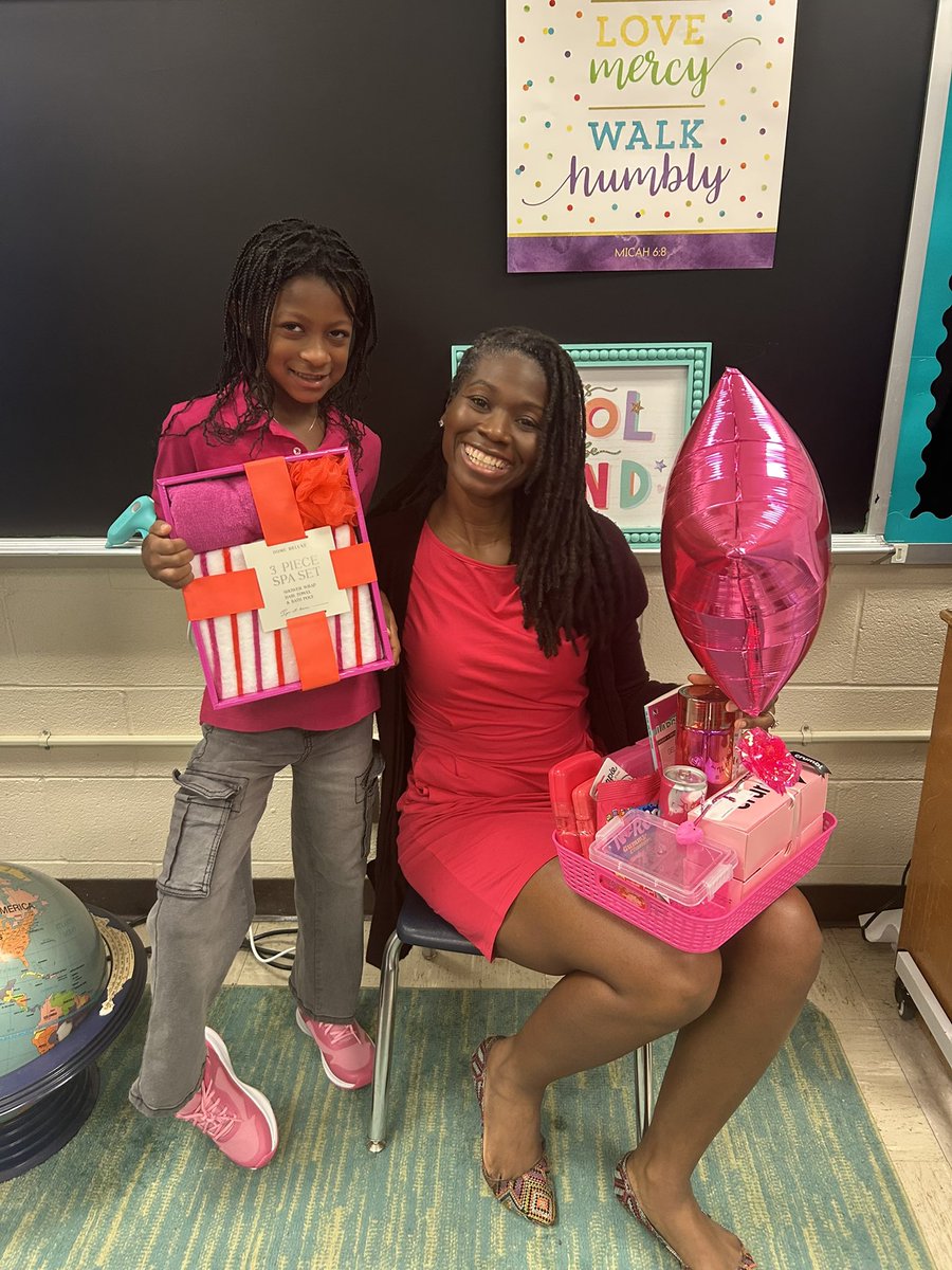 A big thank you to Jr. Mints for treating our teachers a delicious meal! We also want to shout out our students who wore their teachers’ favorite colors and brought them sweet treats—it made their day extra special! <a href="/todd_koppes/">Todd Koppes</a> <a href="/gracie_guerrero/">Dr. Gracie Guerrero</a> <a href="/MarletteMartin1/">Marlette Martinez</a> <a href="/MichelleDuke40/">Michelle Duke</a>