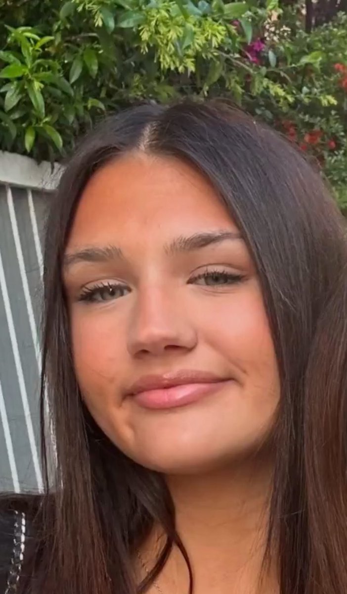 sagiiovanna's tweet photo. ⚠️ Eva, 16 ans, n’a plus donné signe de vie depuis le 1er mai à Nice. Elle pourrait se trouver du côté de Toulon 📍 Sa famille redoute qu’elle ait été entraînée dans un réseau de prostitution de mineures. Si vous avez la moindre information, contactez le 17!!! https://t.co/KuLLA04WxW