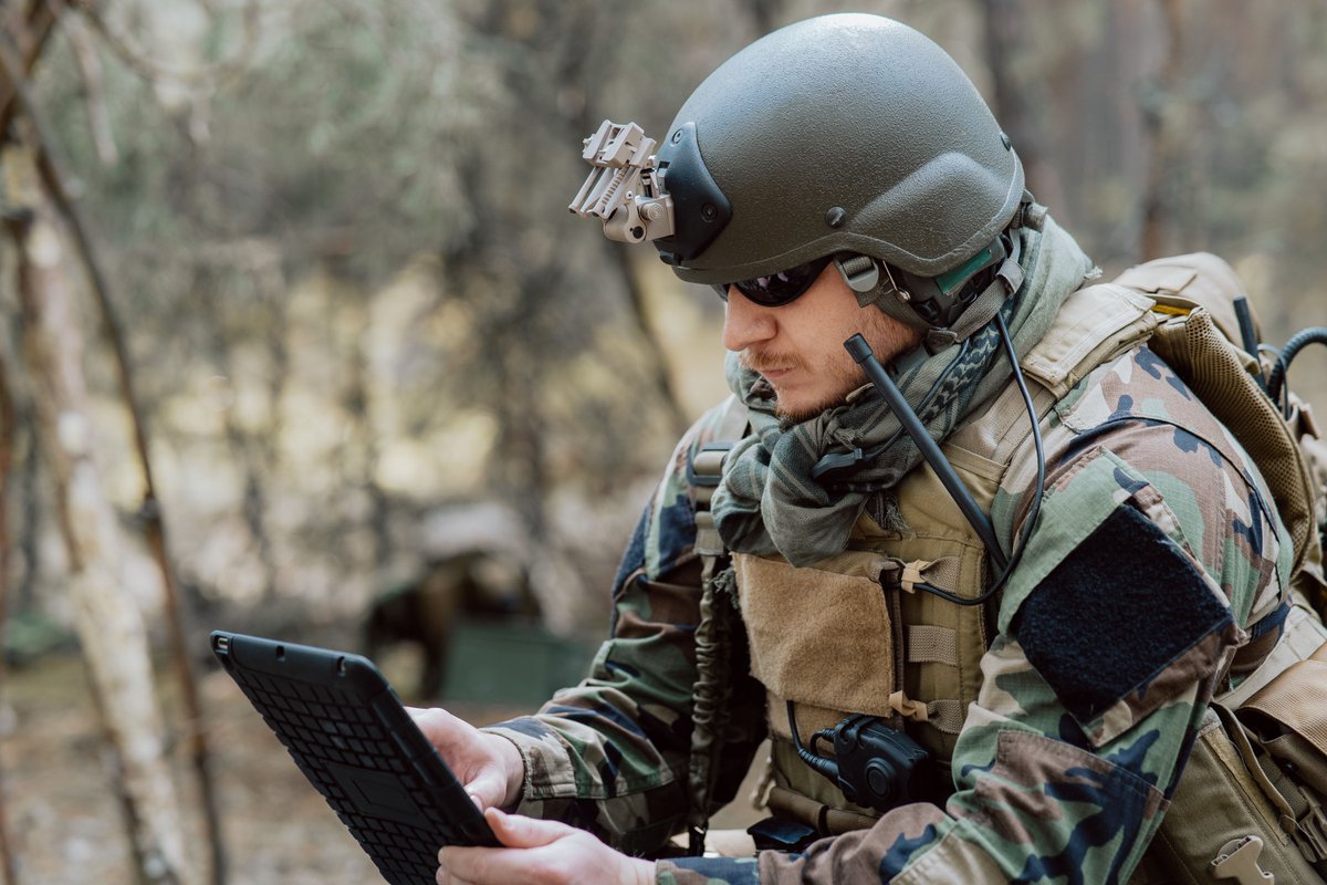 Maryland Cybersecurity Center (MC2) (@collegeparkmc2) on Twitter photo Alan Liu (<a href="/Alan_Lau/">Alan Liu 🏍️</a>) is leading a $1.3M <a href="/ArmyResearchLab/">U.S. Army DEVCOM Army Research Laboratory</a> project to rethink real-time awareness in combat and disaster zones. His smart algorithms cut data overload—leading to faster insights with less strain and more impact. Learn more: go.umd.edu/1z3z Alan Liu (<a href="/Alan_Lau/">Alan Liu 🏍️</a>) is leading a $1.3M <a href="/ArmyResearchLab/">U.S. Army DEVCOM Army Research Laboratory</a> project to rethink real-time awareness in combat and disaster zones. His smart algorithms cut data overload—leading to faster insights with less strain and more impact. Learn more: go.umd.edu/1z3z
