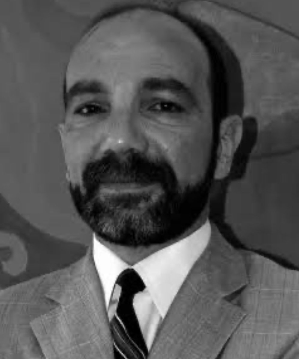 yektakopan's tweet photo. Bu habere çok ama çok üzüldüm.

“Kadıköy’de 10 katlı bir binanın birinci katında çıkan yangında, yalnız yaşayan Süha Oğuzertem ağır yaralı olarak hastaneye kaldırıldı ancak kurtarılamadı.” https://t.co/TyJajaECOA