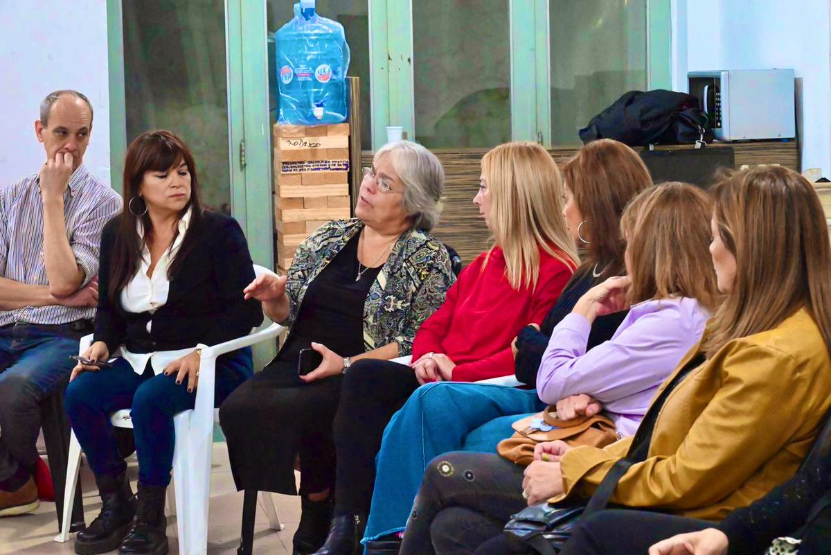 Con la concejal <a href="/veronica_garade/">Veronica Garade</a> y este grupo de mujeres repasamos sus experiencias de gestión en nuestra ciudad. 

Hace algunos años, integramos el mismo equipo y muchas de las acciones que impulsamos fueron implementadas desde sus áreas. La premisa fue siempre articular cada