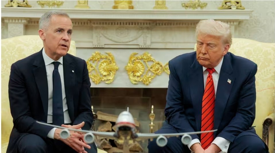 El Pdte #Trump lució pensativo frente al Primer Ministro de #Canada 🇨🇦, el laborista #Carney quien le asestó un contundente gancho cuando le dijo: "... Ud sabe (...) que hay lugares que nunca se están a la venta". (Foto: <a href="/franceinfo/">franceinfo</a>)