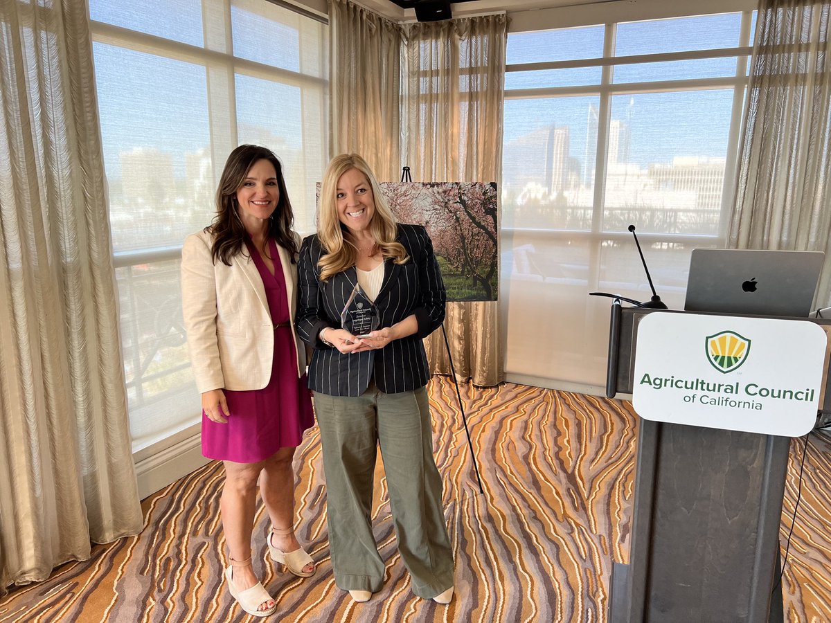 This morning, I was honored to be recognized by the California Agricultural Council as their Legislator of the Year. 

The Ag Council represents farmers and farmer owned businesses all across the state. Proud to have many Ag businesses in Senate District 8, including Blue Diamond