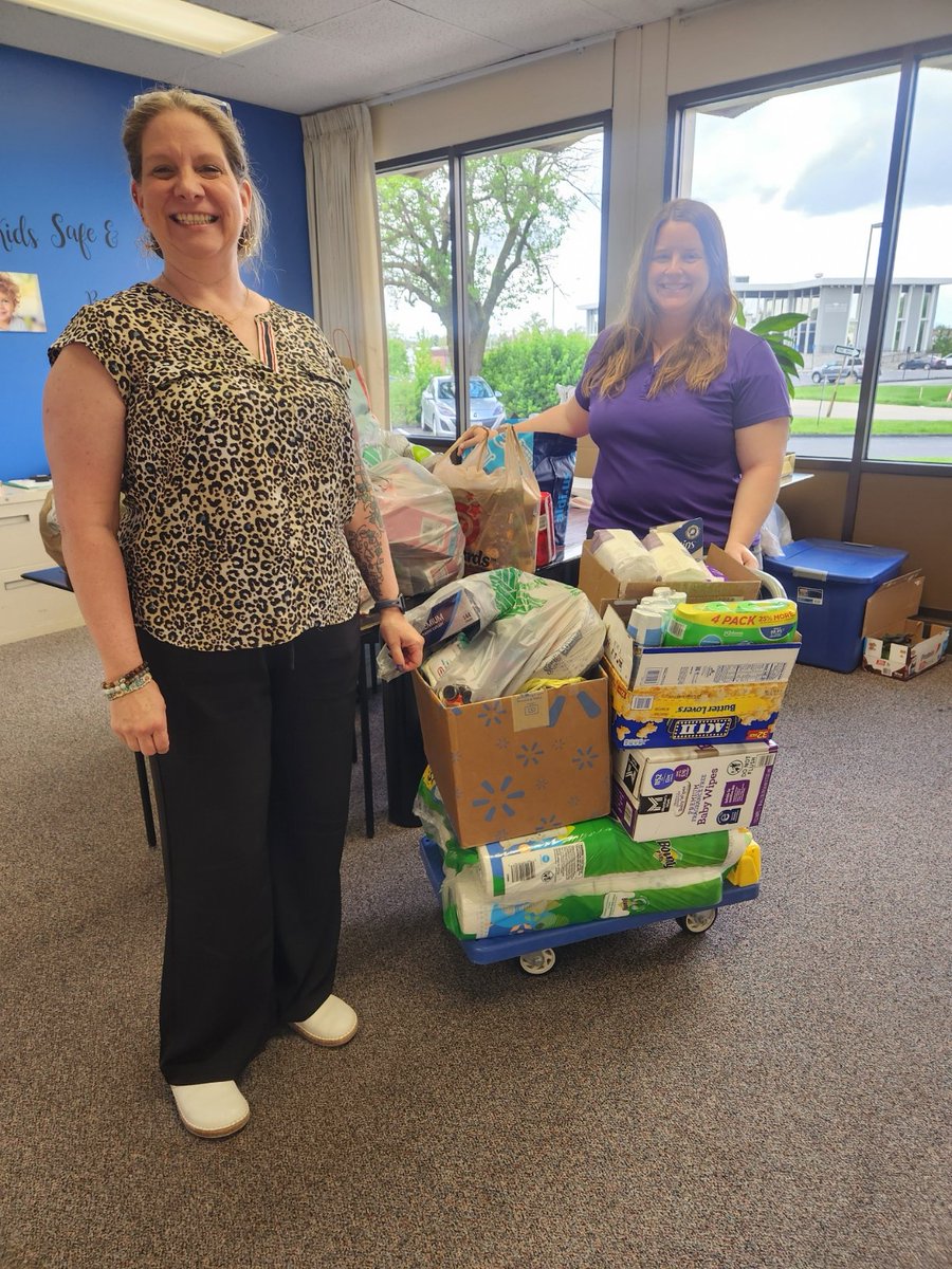 STLCrisisKids's tweet photo. Huge thanks to @Lockton Companies for donating diapers and Get Well Family Health &amp; Chiropractic for donating cleaning supplies! Your support helps us keep kids safe, clean, and cared for 💙 #SaintLouisCrisisNursery #SLCN #PreventingChildAbuse https://t.co/cUBSDrYq1D