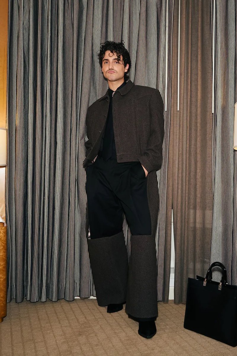 parkershumbe's tweet image. "su presencia en la noche más importante de la moda no es obra del azar, sino parte de un camino que además de confirmar la relevancia de su carrera, también reafirma su posición como ícono cultural en toda regla" 🥹