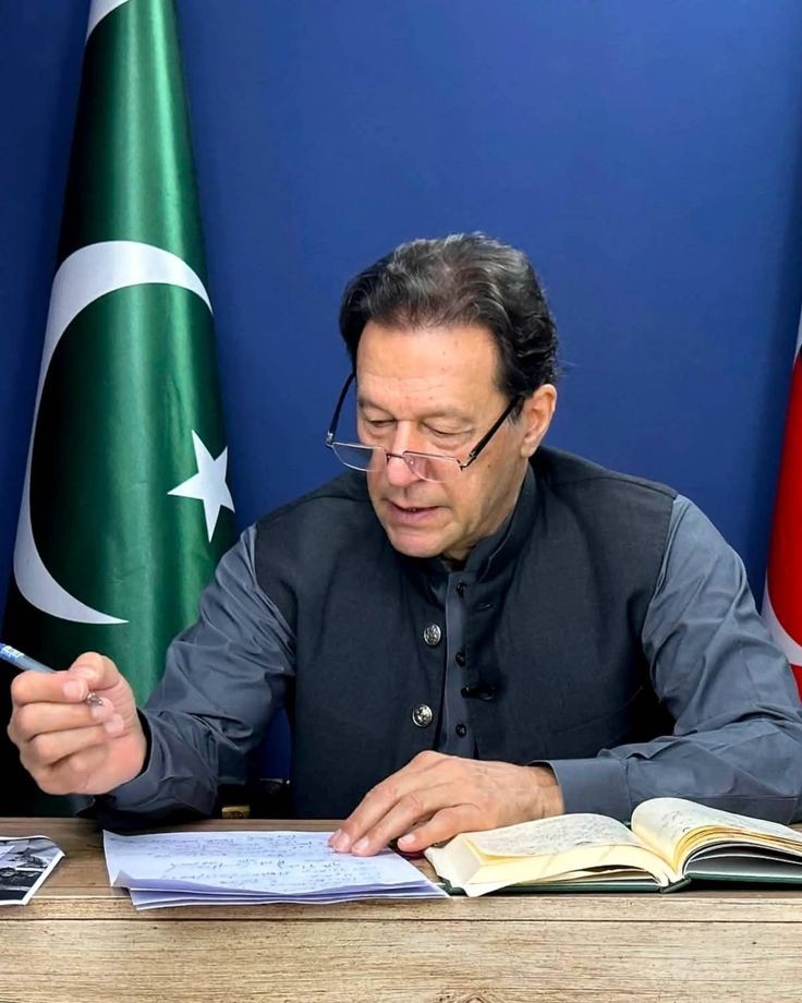 KaliwalYam's tweet photo. مطالبہ کریں 🚨
پاکستان کی خاطر فوری عمران خان کو رہا کرو https://t.co/Ue09W9zg9L