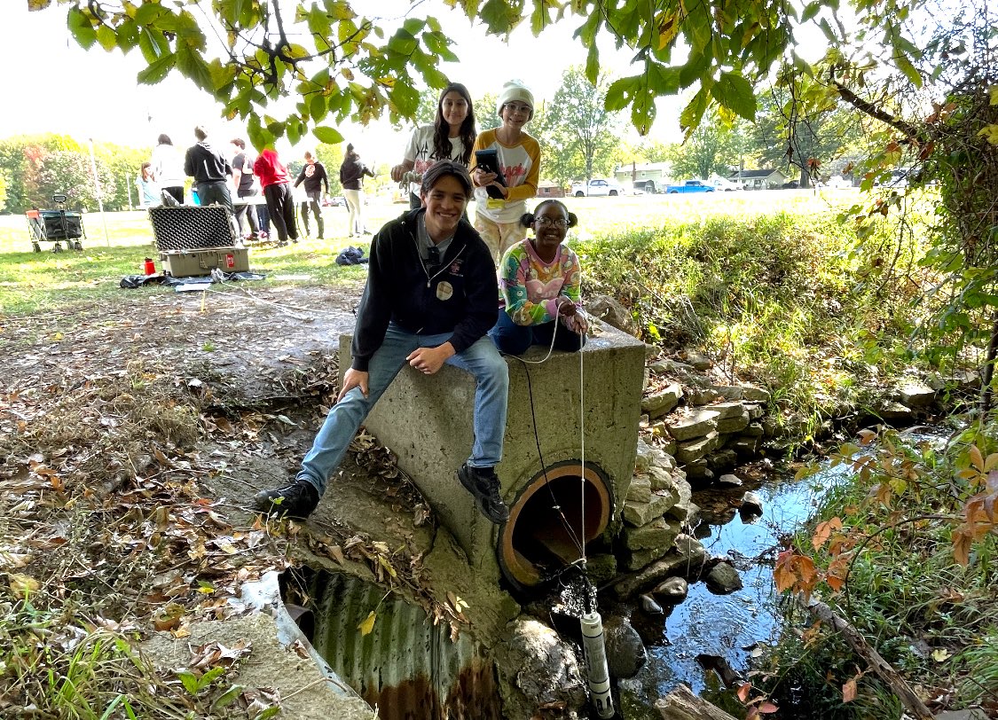 Honored to share my experiences aboard the EPA’s R/V Lake Guardian—the largest research vessel on the Great Lakes—today with @epa_greatlakes and @ilinseagrant
Highlights of the trip: conducting the “Shrinking Cup Lab” and using the Hydrolab. Science rules!