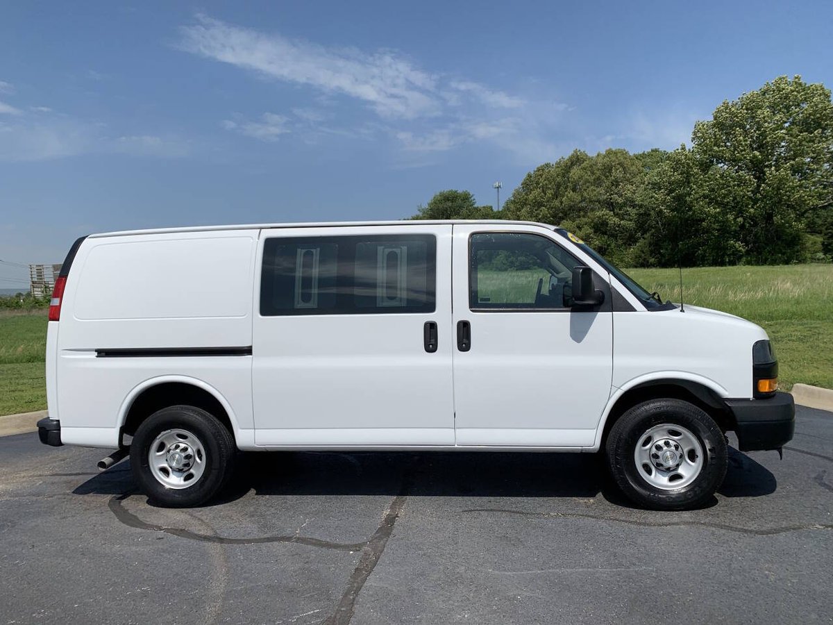 CommercialTruck's tweet image. 🚚 Ready for work and all your cargo needs! Check out this 2021 Chevrolet Express Cargo Van! ✨ 88K miles, 4.3L V6, automatic, RWD – $23,800 in Harrison, AR. 📍

🤩 Make it yours today 👉 brnw.ch/21wSskz

#CargoVan #WorkVan #CommercialTruckTrader #BuySellResearch
