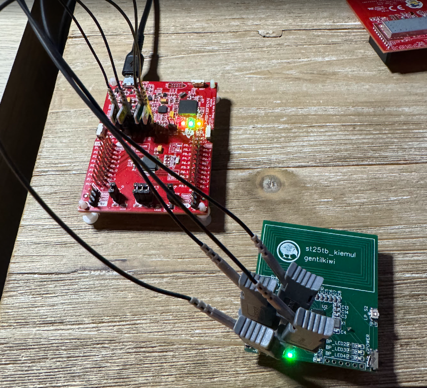 st25tb_kiemul may be less user-friendly than st25tb_kameleon is, but I still love this project 🥰

Works with Launchpad, latest boards and even early prototypes boards - all compatible with this new release (8 slots,tear-off,...)
🔗 github.com/gentilkiwi/st2…
(still need doc update)