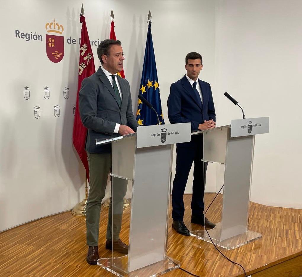 El presidente regional, <a href="/LopezMirasF/">Fernando López Miras</a>, traslada al alcalde de #Alguazas, <a href="/JGarciaBernabe/">José Gabriel García Bernabé</a>, la inversión de 7 millones € en la mejora de la red regional de carreteras a su paso por el municipio.

Un ejemplo del compromiso del Gobierno <a href="/regiondemurcia/">Gobierno de la Región de Murcia</a> con las infraestructuras de la