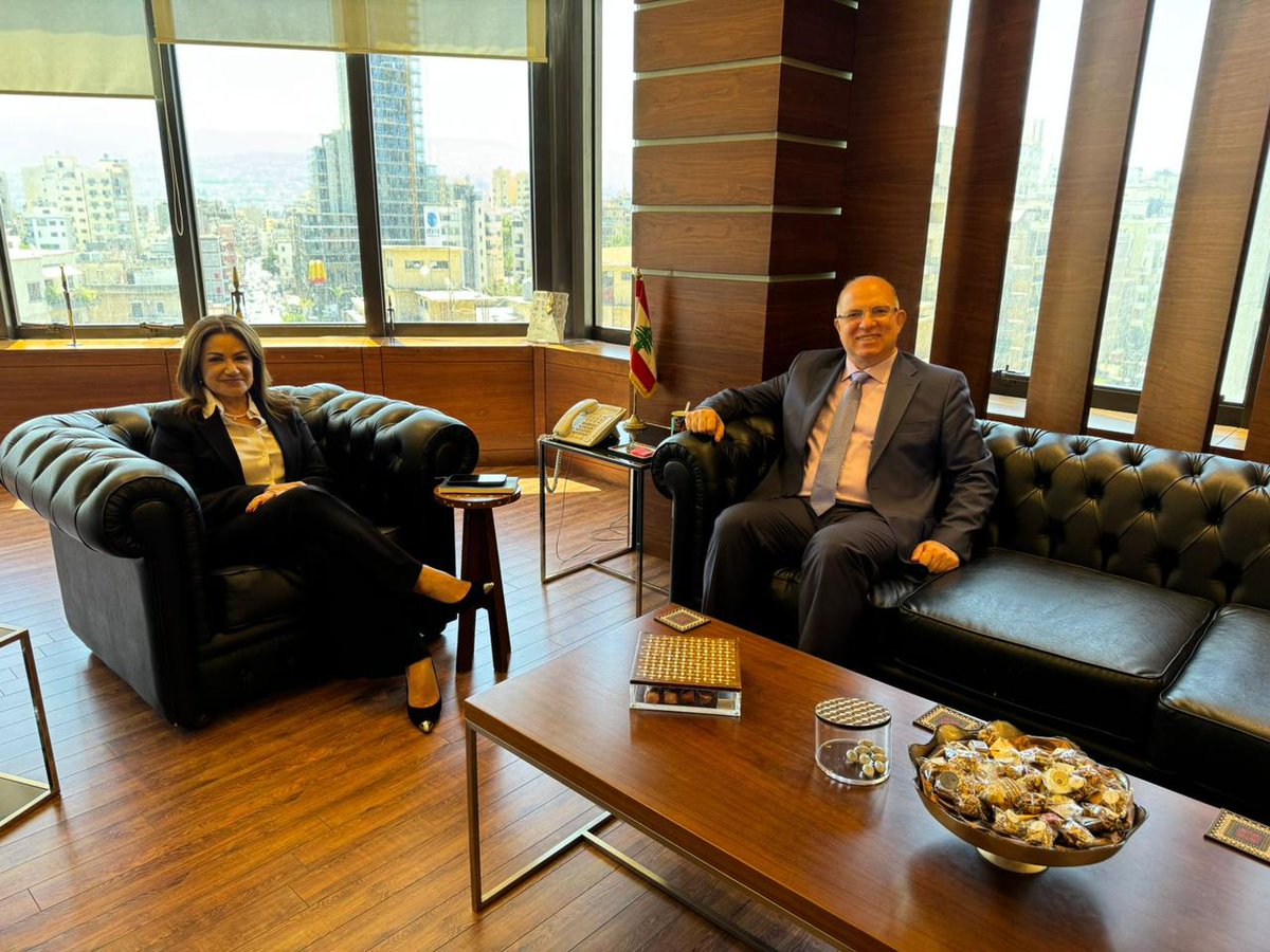 استقبلت الوزيرة السيّد في مكتبها وزير العمل الدكتور محمد حيدر وناقشا سبل التعاون المشترك في مجالي الحماية الاجتماعية والإدماج الاقتصادي في سوق العمل. كما تباحثا في أهمية تنظيم القطاع غير النظامي وسبل تحويله إلى قطاع رسمي يضمن الحقوق ويوفّر الحماية للعاملين فيه