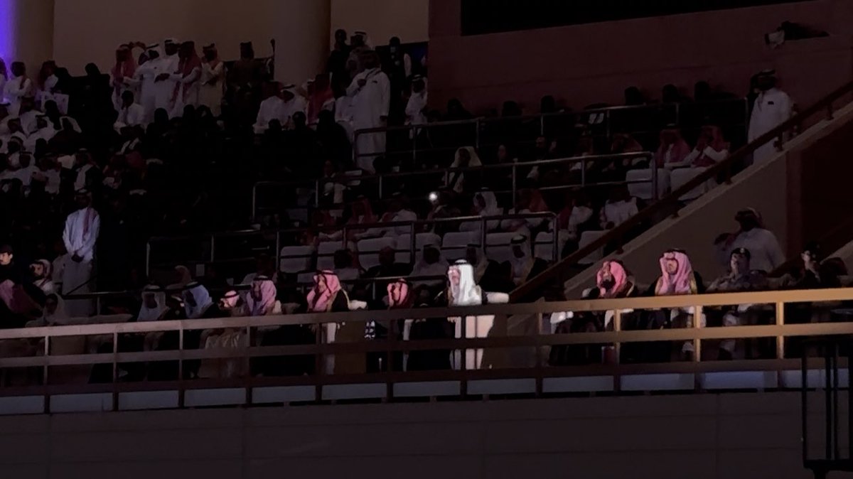 lrashfc's tweet image. ﴿ وَ آخِرُ دَعْوَاهُمْ أَن الْحَمْدُ لِلَّهِ رَبِّ الْعَالَمِينَ ﴾ 

الحمدلله الذي ماتم جهد ولا ختم سعي الا بفضله، الحمدلله على البلوغ ثم الحمدالله على التمام تم تخرجي من مرحلة البكالوريوس 🎓🤍🤍
#جامعة_الملك_خالد
 #تخرج_دفعة27_KKU