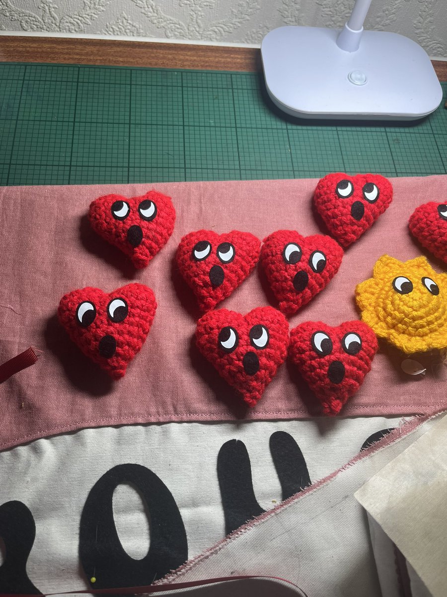 _youreyeah's tweet photo. Silly crocheted hearts https://t.co/OLBsWDPobZ