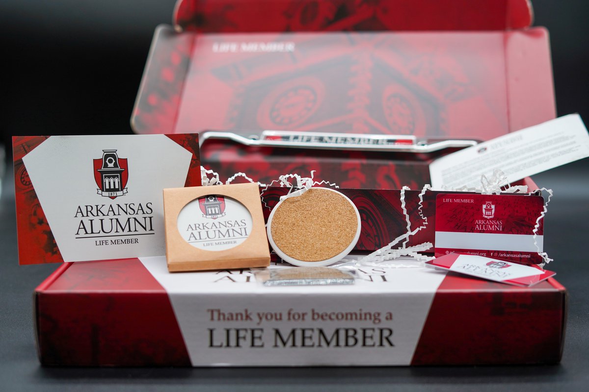 arkansasalumni's tweet image. Your car called—it wants the Life Member upgrade.
🚗🔥
New Life Members of the Arkansas Alumni Association receive this exclusive gift box as a thank you for making a lifelong impact. #ArkansasAlumni
Become a Life Member today ➡️ join.arkansasalumni.org