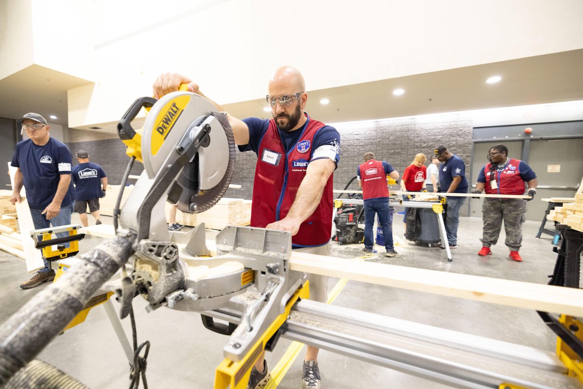 Lowes's tweet image. Today in our hometown, a team of thousands are showing up for 24 hours straight with hammers in hand to build a record-breaking number of beds with @SHPbeds for children in need. It's #HowLowesHelps 💙