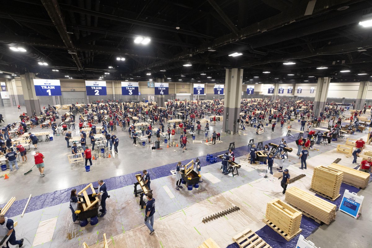 Lowes's tweet image. Today in our hometown, a team of thousands are showing up for 24 hours straight with hammers in hand to build a record-breaking number of beds with @SHPbeds for children in need. It's #HowLowesHelps 💙