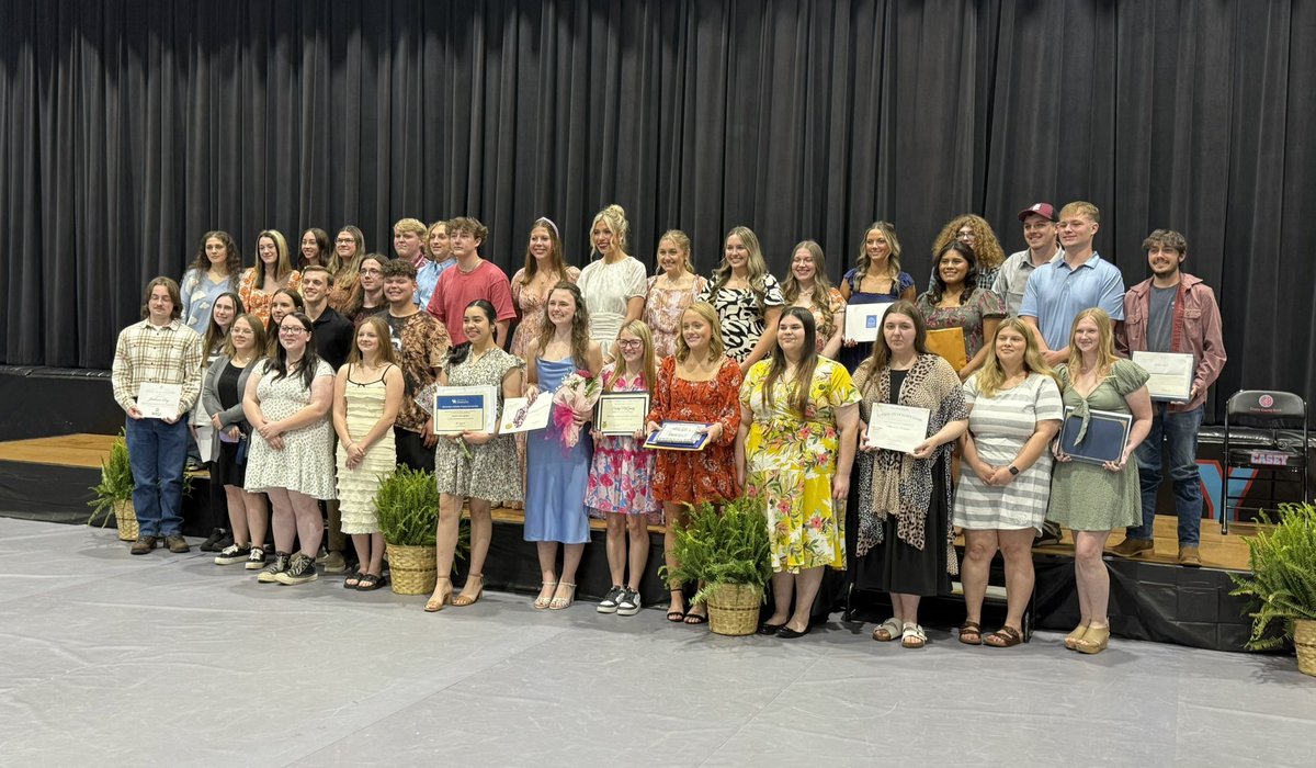 barrydlee1's tweet image. It is one of my favorite evenings for @CaseyCoSchools !
Senior Scholarship &amp;amp; Awards Night!  Over $1.7 million in scholarships offered.  

Congratulations class of 2025 scholarship recipients.  Thank you to our community partners that make this possible!  
#ittakesacommunity
