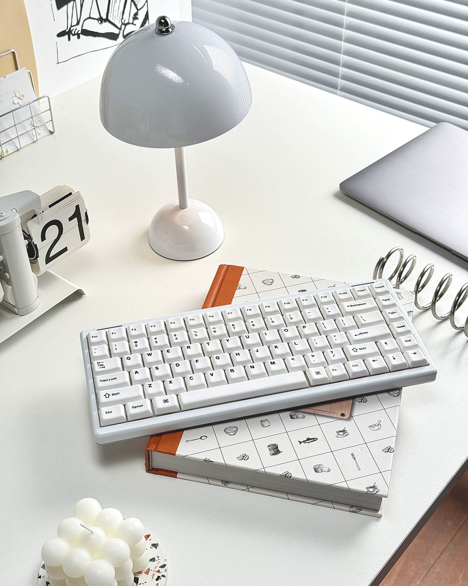 CerakeyOfficial's tweet photo. ZEN75 |  Minimalism Perfected

Bring Zen75 to your happy place - Smooth touch, Clean vibes, perfect setup. Enjoy a refreshed Wednesday! 🌱

#cerakey #zen75 https://t.co/zjWVbccb8B