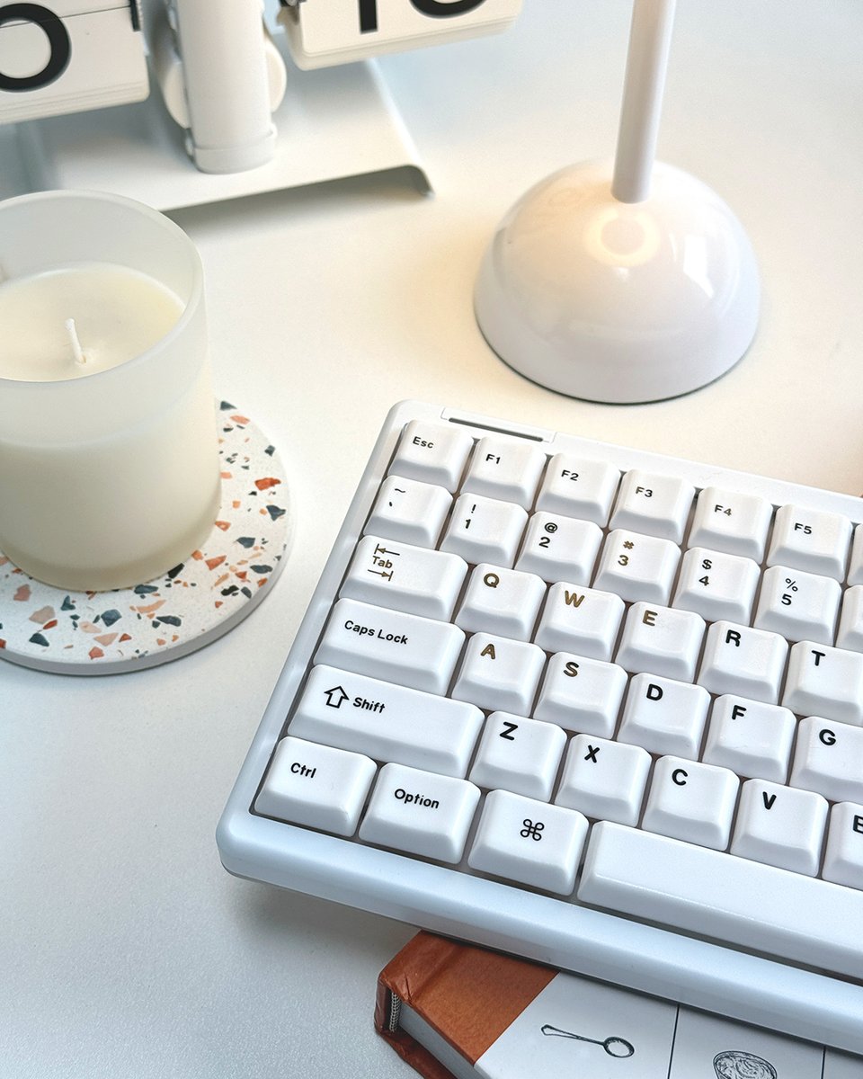CerakeyOfficial's tweet photo. ZEN75 |  Minimalism Perfected

Bring Zen75 to your happy place - Smooth touch, Clean vibes, perfect setup. Enjoy a refreshed Wednesday! 🌱

#cerakey #zen75 https://t.co/zjWVbccb8B