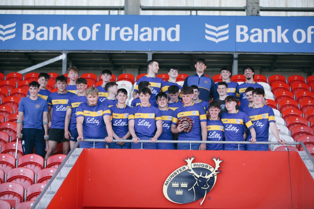 KCS Rugby (@kinsalecsrugby) on Twitter photo U18 Boys Rugby won the Bowen B Shield!
A brilliant performance today against St Flannans sees this talented <a href="/KinsaleComSch/">Kinsale Community School</a> squad crowned champions. The flagship team of Kinsale continues to make us proud! Thanks to <a href="/Munsterrugby/">Munster Rugby</a>
And <a href="/KinsaleRFC1/">Kinsale RFC</a> coaches, parents and teachers. U18 Boys Rugby won the Bowen B Shield!
A brilliant performance today against St Flannans sees this talented <a href="/KinsaleComSch/">Kinsale Community School</a> squad crowned champions. The flagship team of Kinsale continues to make us proud! Thanks to <a href="/Munsterrugby/">Munster Rugby</a>
And <a href="/KinsaleRFC1/">Kinsale RFC</a> coaches, parents and teachers.