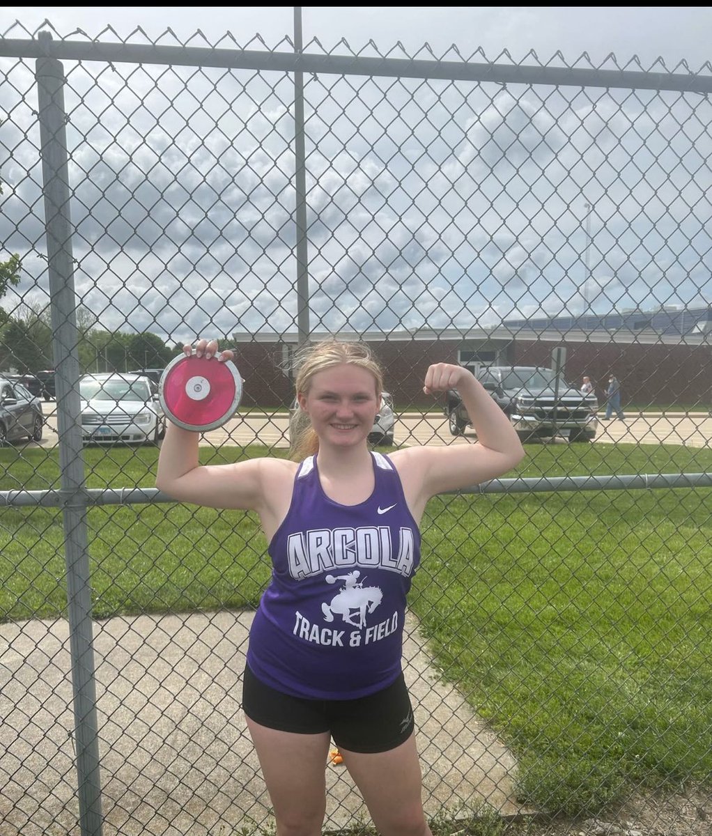 Shelby Roberts McGeehon with a PR and an outstanding 4th place finish in discus at the Sullivan invitational.