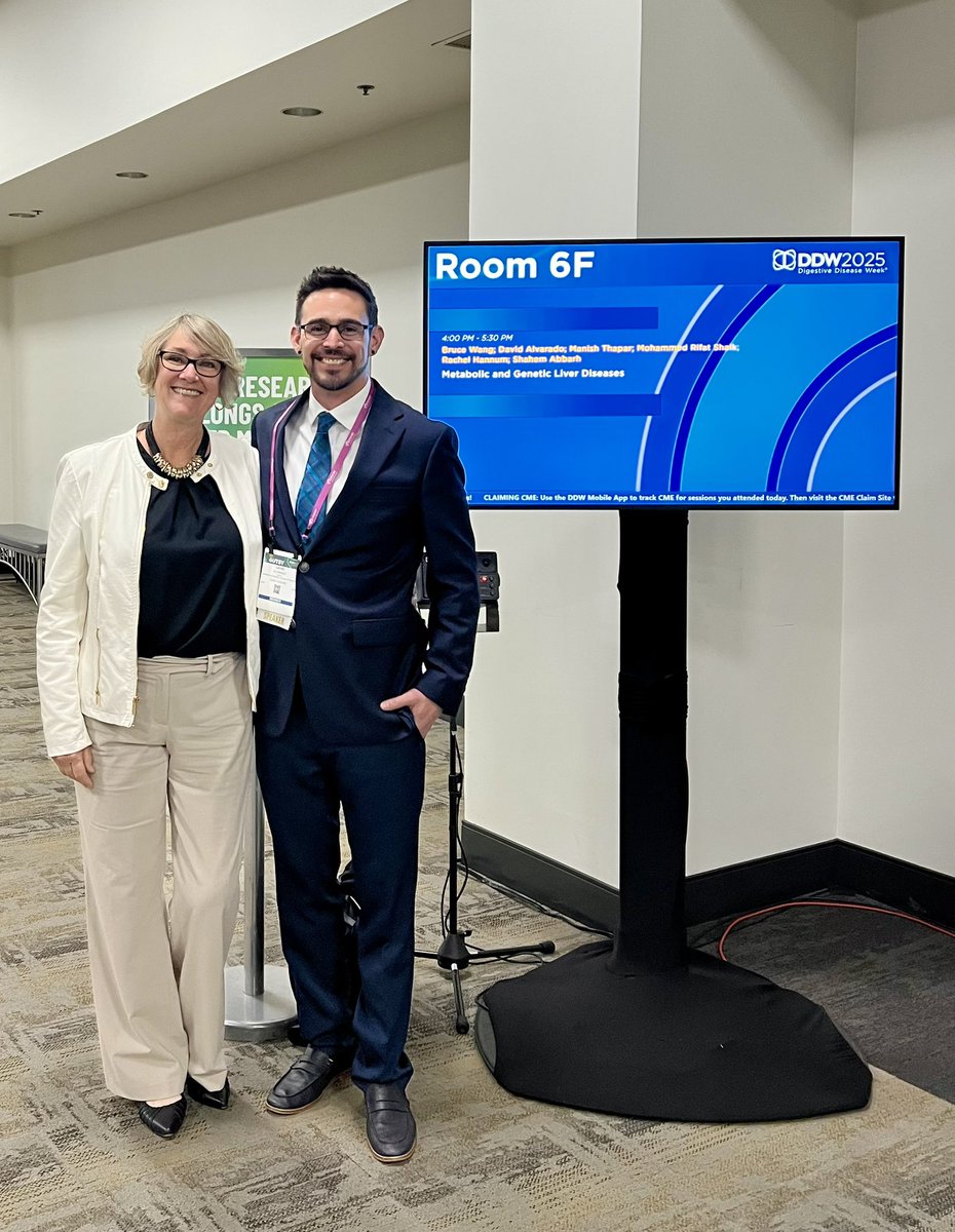 Feeling honored and grateful for the opportunity to present our work at #DDW2025! Thank you AASLD for the registration sponsorship and Lo Mejor de DDW for highlighting our research. 
To continue the theme of “firsts”, my mom was able to see me present for the first time! Ly mom!