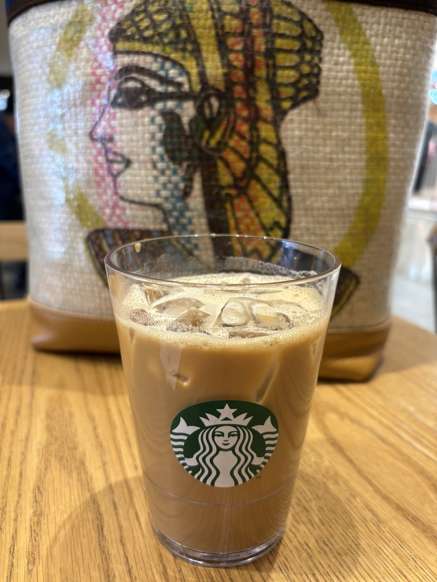 怒涛のゴールデンウィークが終わり、
平常へ。

久しぶりのゆっくりな平日お休み。

映画前のcoffee time☕️

今日からお仕事の方、そうでない方も
良い1日を😊