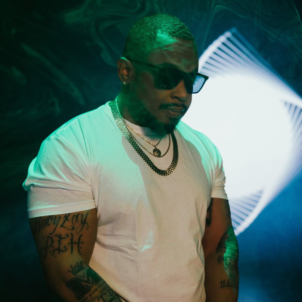 Let me frame this for you— Dedication and hard work give you the blessings and the ability to create your own future. However, Nothing is Given and Everything is earned. You Eat what you Kill, no hand outs wanted. 

We Built this thing from the ground up 🎯📸 #HardWorkPaysOff