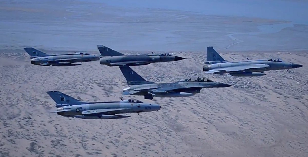 UKWELITIMES's tweet photo. UPDATES 🇮🇳🇵🇰; Earlier this evening from an Indian Tv , reported that 3 Indian fighter Jets crashed inside Indian territory

@UKWELITIMES #IndianUpdates , #PakistanNews , PakistanUpdates https://t.co/iIvy0XcOlB