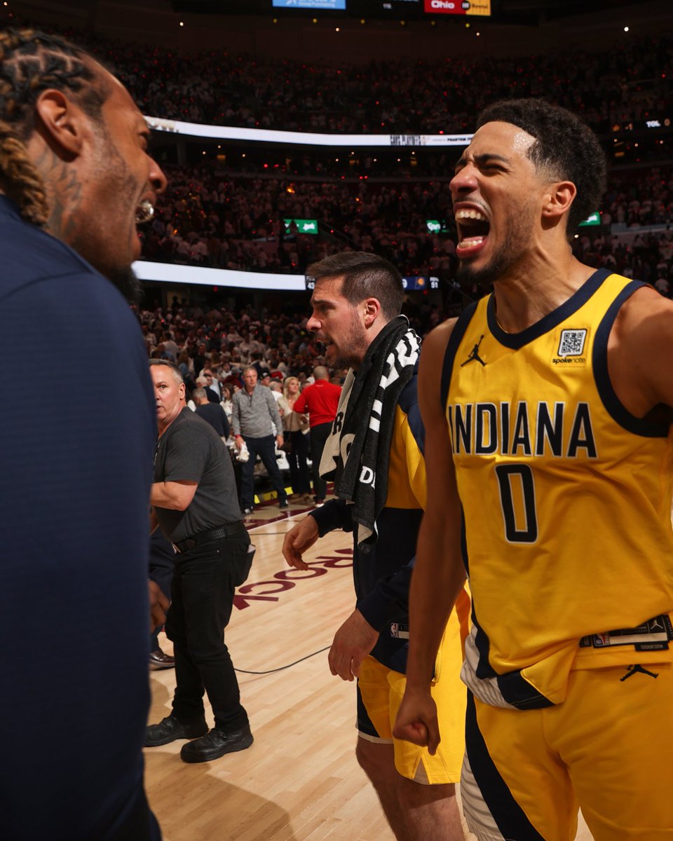SLAMonline's tweet photo. TYRESE HALIBURTON HITS THE GAME WINNER AND THE PACERS ARE UP 2-0 https://t.co/xFmSja0bmE