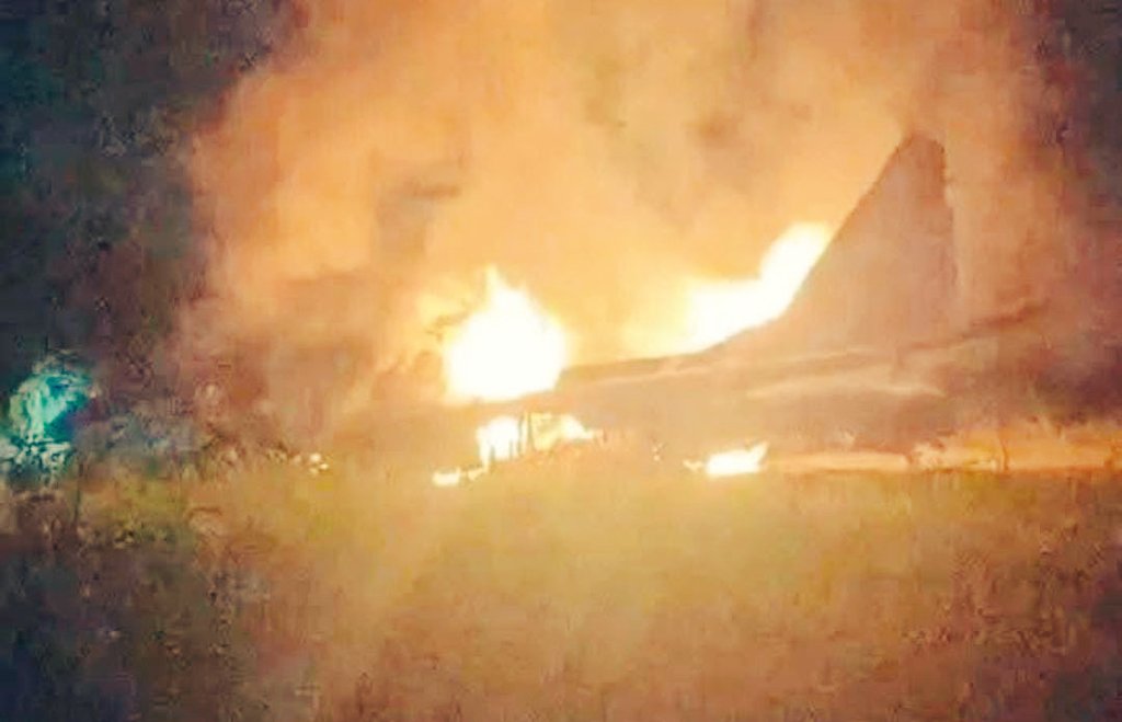 MQAMRJAVED's tweet image. 🚨🔴🚨🔴 *بریکنگ نیوز: پاک فضائیہ نے دو بھارتی طیارے گرا دیئے🚨🔴