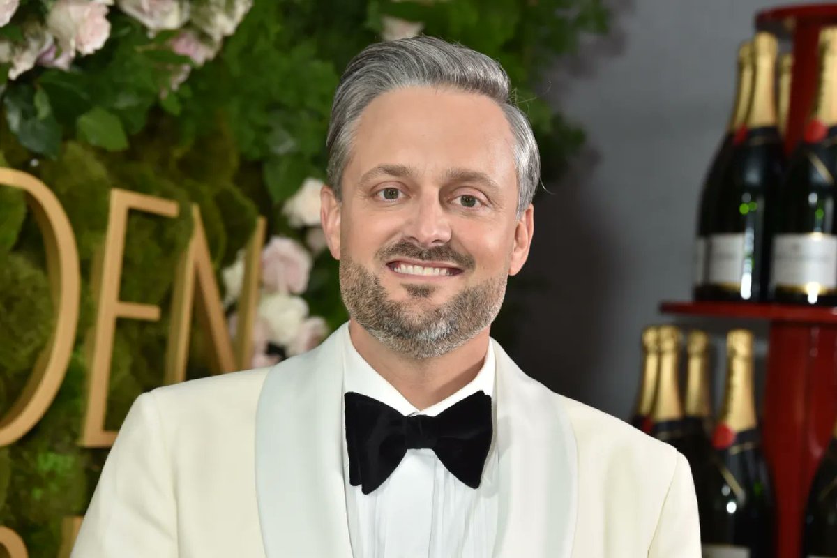 Variety's tweet photo. Nate Bargatze: “No one watched ['Succession'] in the grand scheme of things... There’s got to be a balance of appreciating ‘Succession’ and appreciating ‘King of Queens.’"

"Everybody has lives, everybody has kids, everybody has stuff to go do. They don’t want to sit and worship your art... Those worlds have to exist together. Now you have too many ‘Successions.’ There’s nothing that’s a palate cleanser.”

Read more here: https://t.co/5aKjw1yBiO