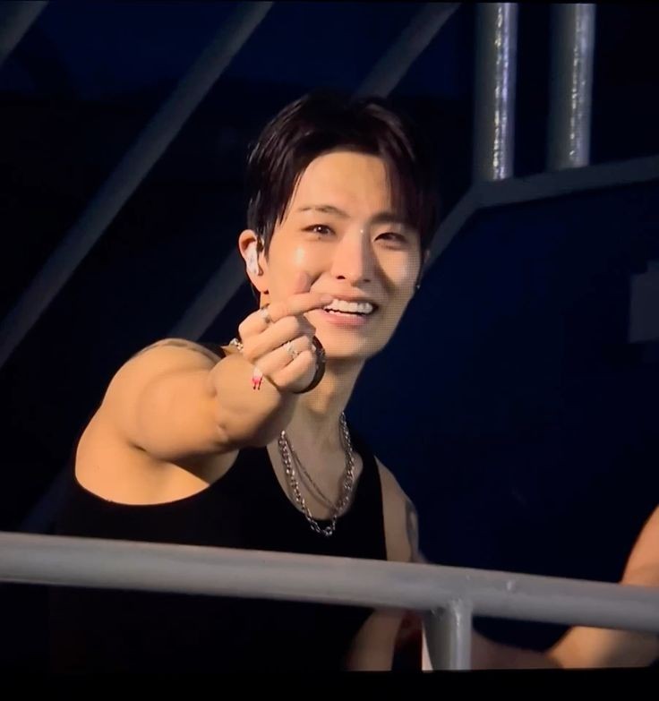 hourly youngjae tweet media