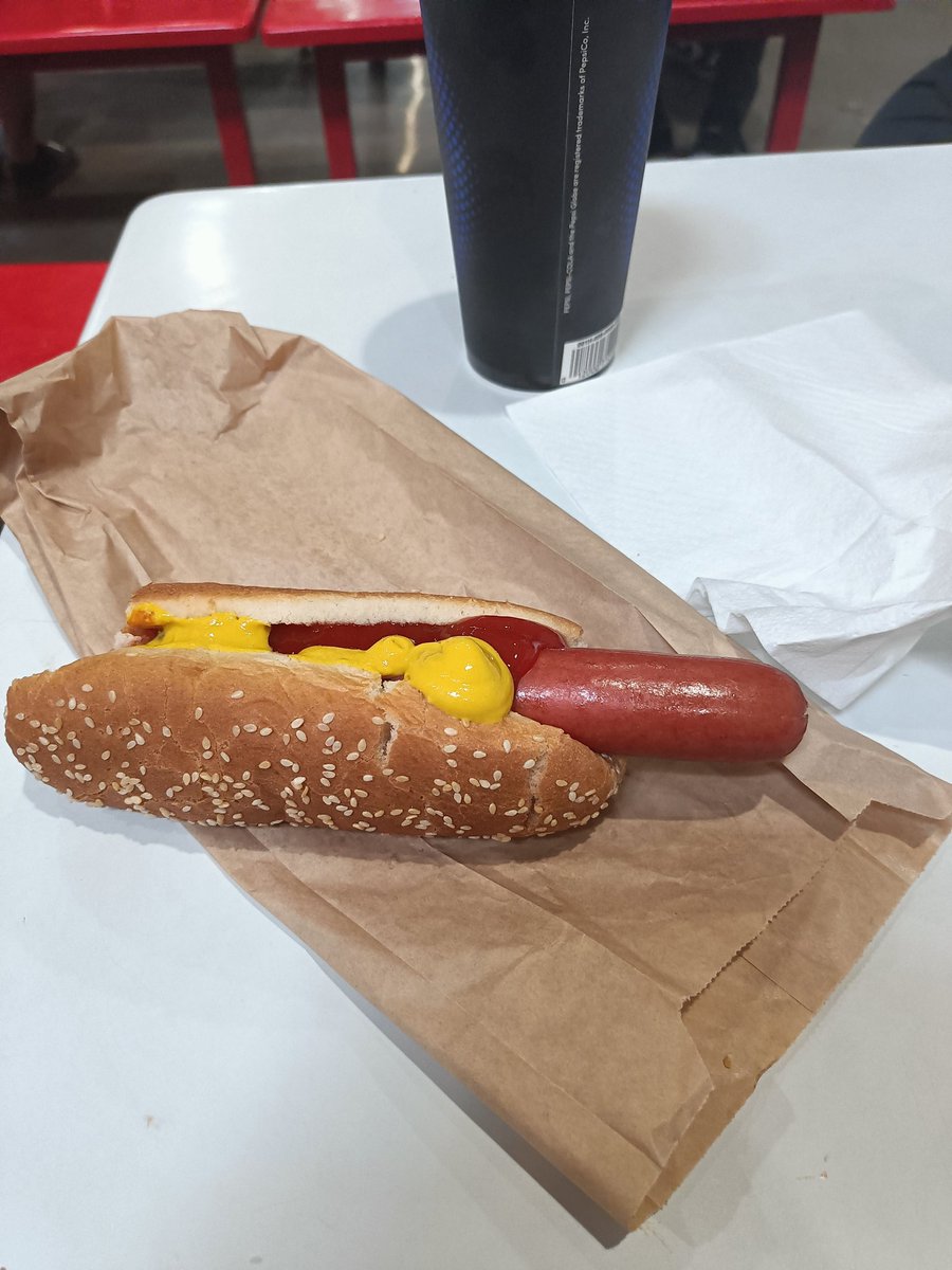 TechStream2026's tweet image. Now that&apos;s a hot dog 😂👍🇺🇲