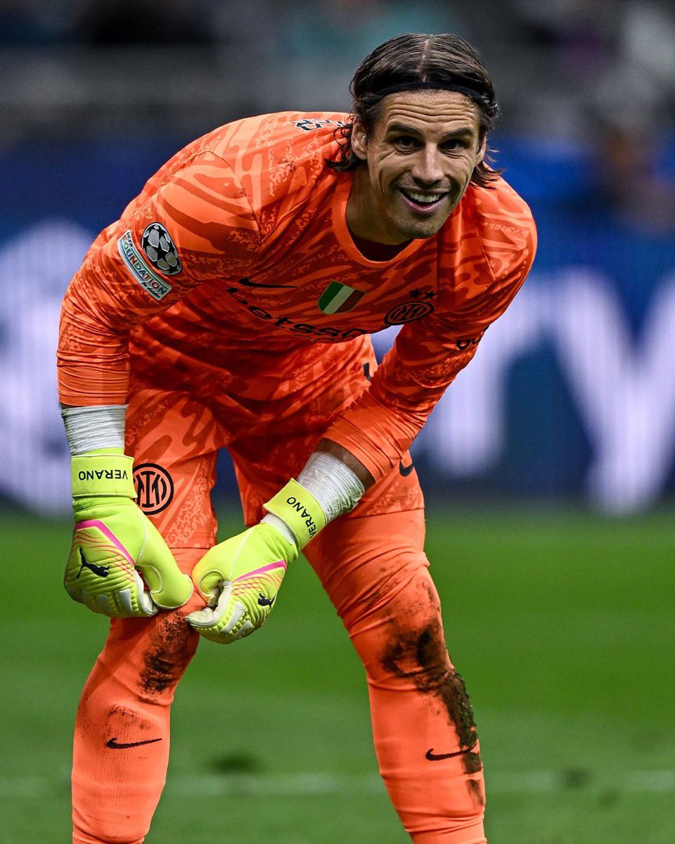 a_derll's tweet photo. No Real football fan will pass without liking this picture of Sommer! https://t.co/6Ctz7WxbEL