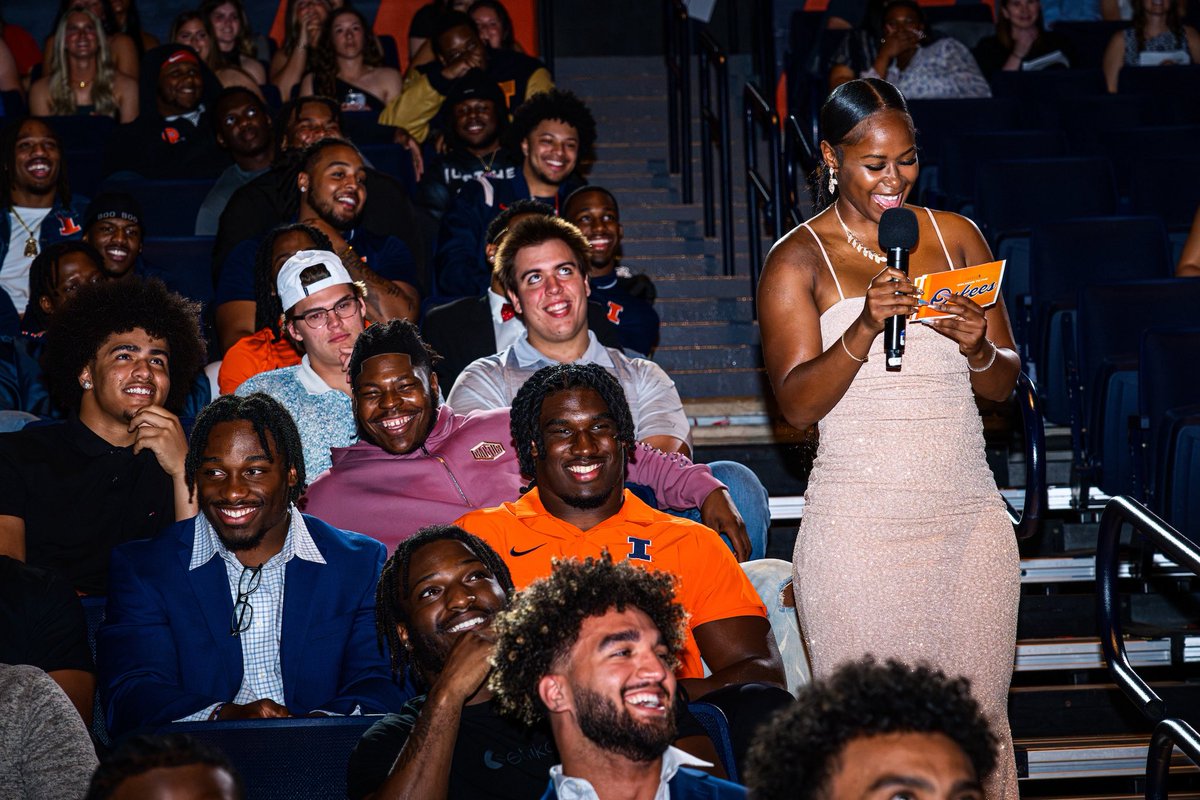 genesisbryant_'s tweet image. I thank God for being the first student-athlete host of the Oskees !! I enjoyed this opportunity & look forward to breaking into the sports entertainment industry soon, stay tuned for what’s next ☺️🧡 1 Corinthians 2:9 ✝️ #ILL