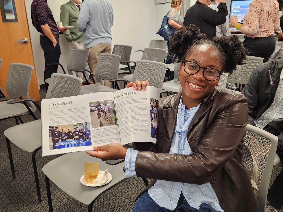 NYC_SBS's tweet photo. 2/2
BIDs help:
๐งน keep our commercial corridors clean
๐ make our neighborhoods beautiful
๐๏ธ support #smallbiz
Thank you, #NYCBIDs for your investment in NYC neighborhoods + #smallbiz!
Learn more: https://t.co/ro9bFk8GBY https://t.co/V0RyAEM57O