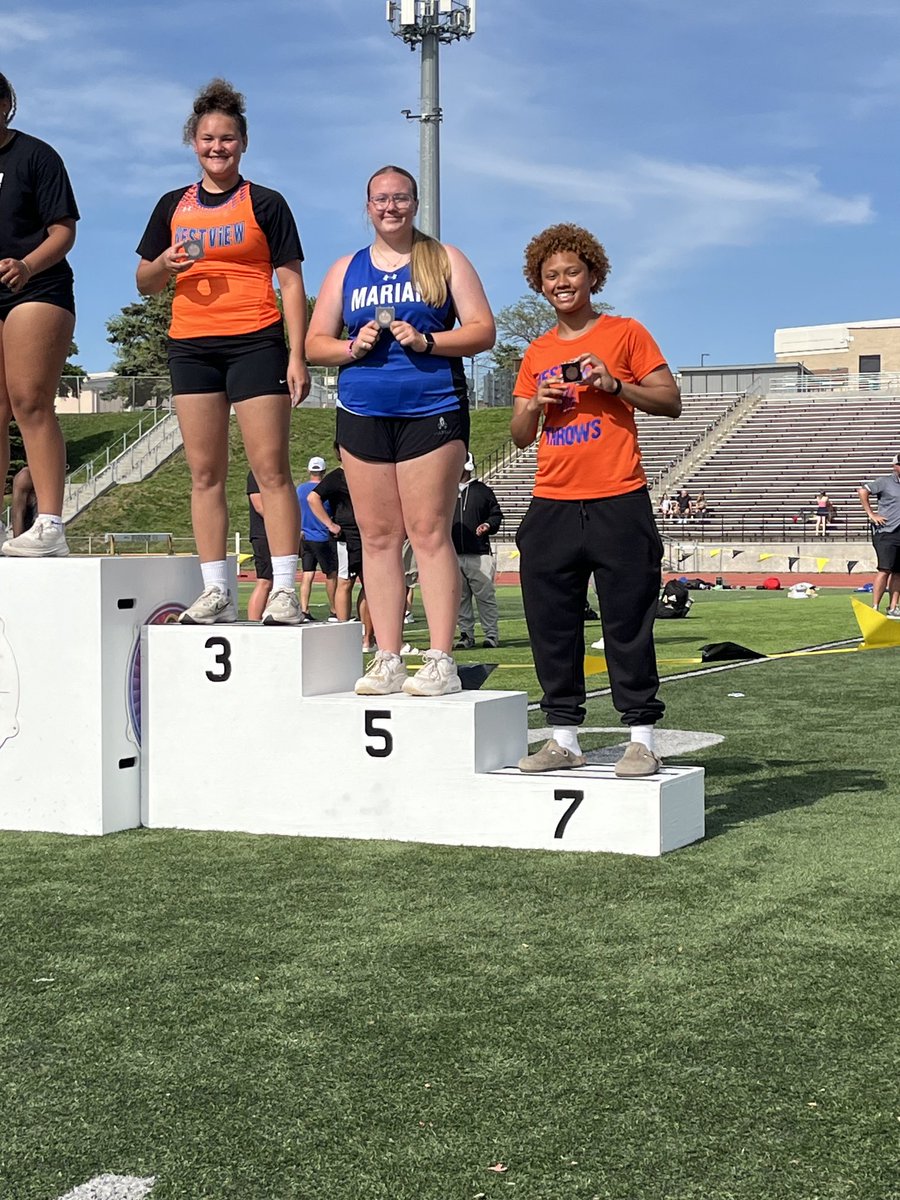 Eleri Bredehoeft is 5th in the Discus at Metros!
