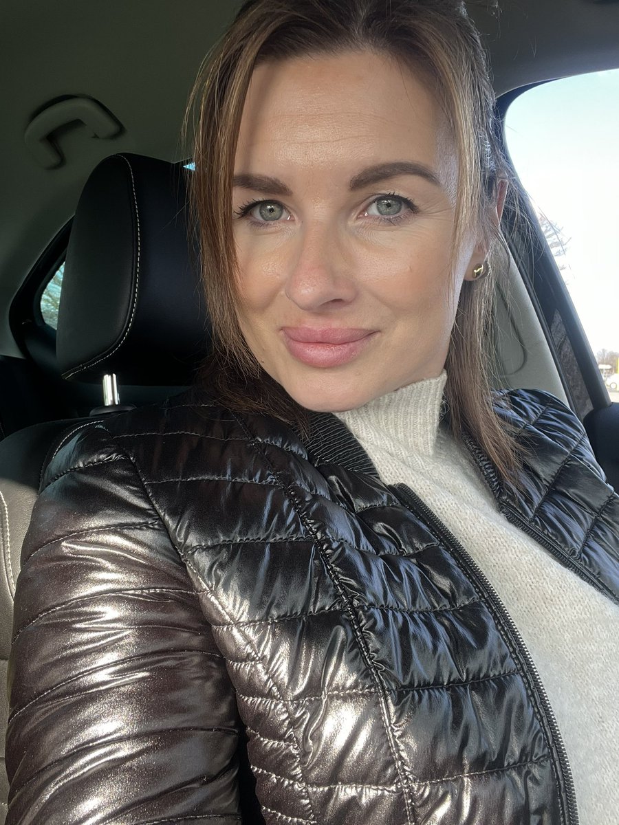 Come to my OF and enjoy my pics and vids 🫶🏽 onlyfans.com/jeniferjane