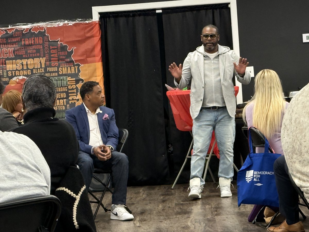 SEIULocal1's tweet image. Local 1 members in MI, alongside SEIU 517M, organized AFRAM ASCEND: “A Seat at the AFRAM Table”—celebrating Black excellence, culture &amp;amp; leadership. Local 1 &amp;amp; AFRAM Central Regional Vice President Greg King was honored to speak as one of the event's featured guests.