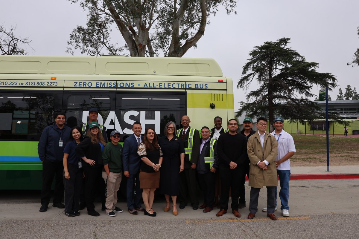 Last week, we celebrated the launch of #DASH Pacoima! This new all-electric route is already connecting residents to schools, parks, recreation centers, and more, bringing clean, and sustainable transit to the heart of the community. 
To celebrate, rides will be #FREE all May!