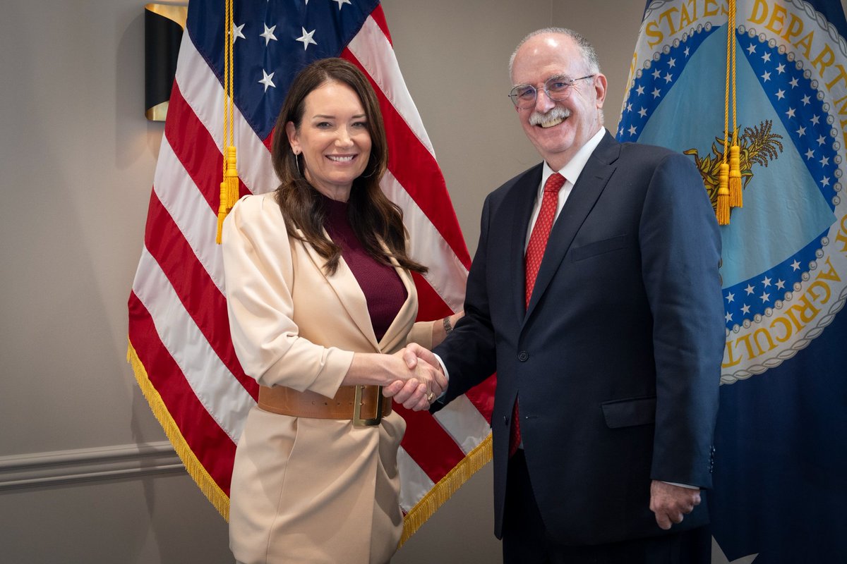 Julio Berdegué (@julioberdegue) on Twitter photo 1/2
El día de hoy me reuní en Washington, D.C. con la señora <a href="/SecRollins/">Secretary Brooke Rollins</a>, secretaria del Departamento de Agricultura de los Estados Unidos. Fue una reunión sumamente amable y productiva, donde analizamos todos los aspectos sustantivos de nuestra relación bilateral 🇲🇽🇺🇸 1/2
El día de hoy me reuní en Washington, D.C. con la señora <a href="/SecRollins/">Secretary Brooke Rollins</a>, secretaria del Departamento de Agricultura de los Estados Unidos. Fue una reunión sumamente amable y productiva, donde analizamos todos los aspectos sustantivos de nuestra relación bilateral 🇲🇽🇺🇸