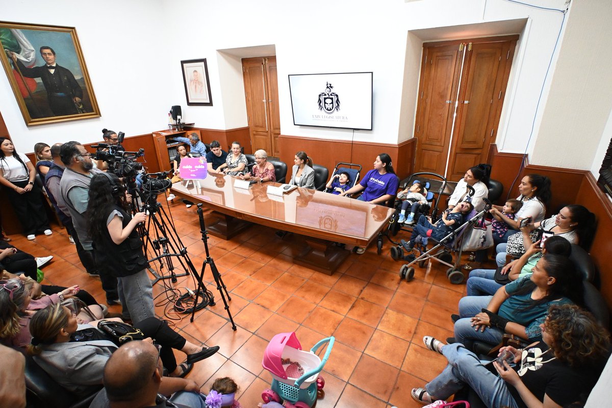 Cuida a quien te cuida es más que un eslogan, significa hacer visible miles de luchas silenciosas de personas que todos los días entregan sus vidas para atender a otras. 

Gracias de corazón por ser nuestra luz y energía en esta causa (1/2)