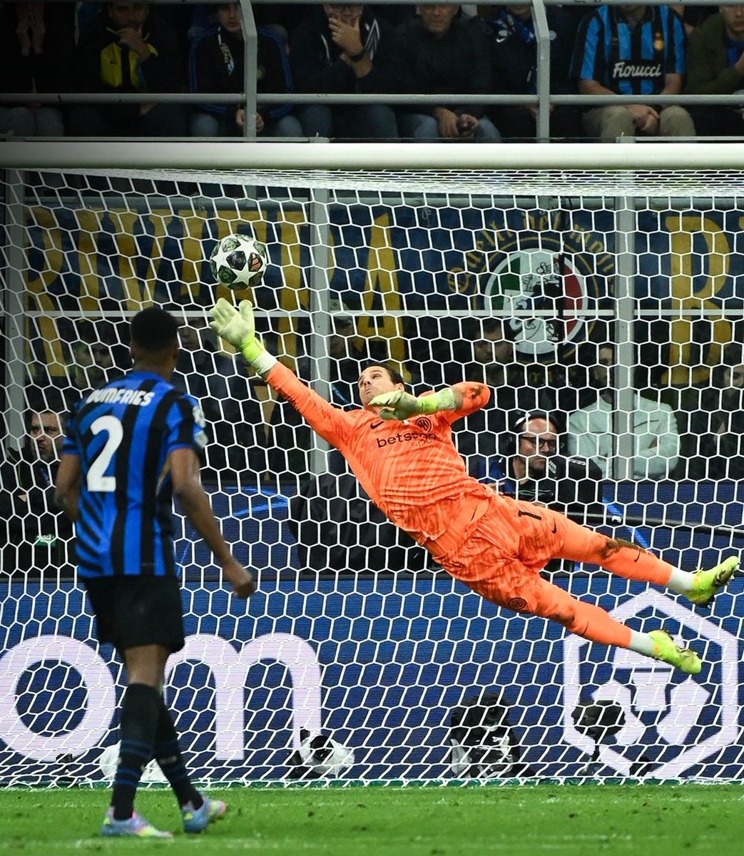 theokoth_'s tweet photo. #uefachampionsleague
#inter
One of the greatest ties of all time https://t.co/bypQiTHAl9