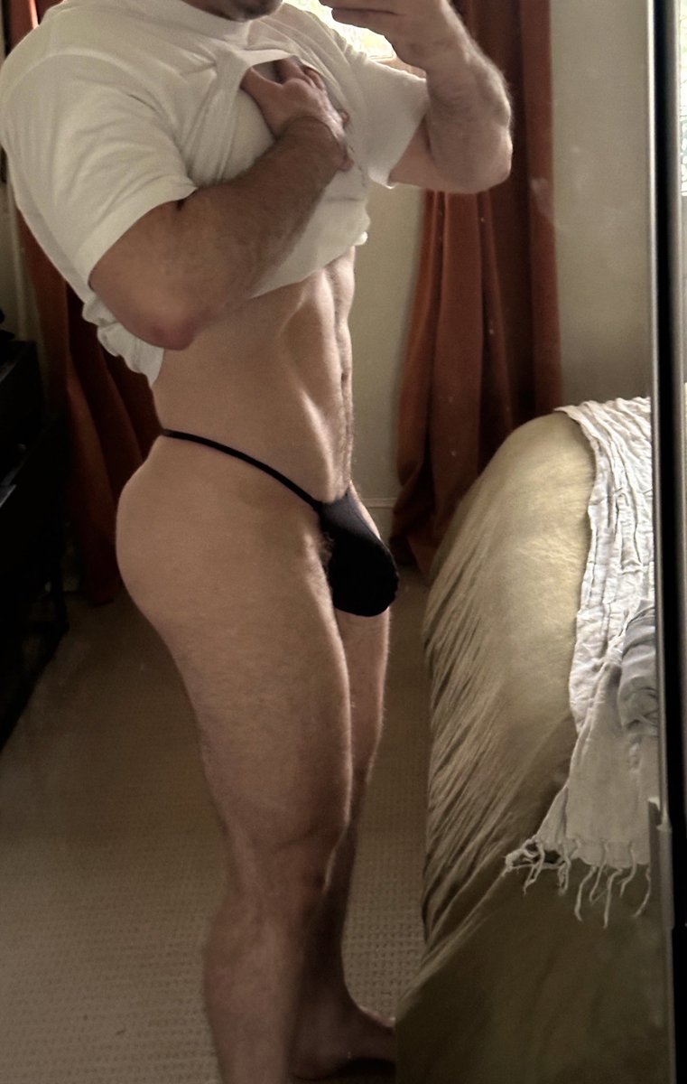 blondestud's tweet photo. starving https://t.co/2FDbGM1vRr